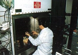 組換えDNA実験施設設置（第4共同研究室内）